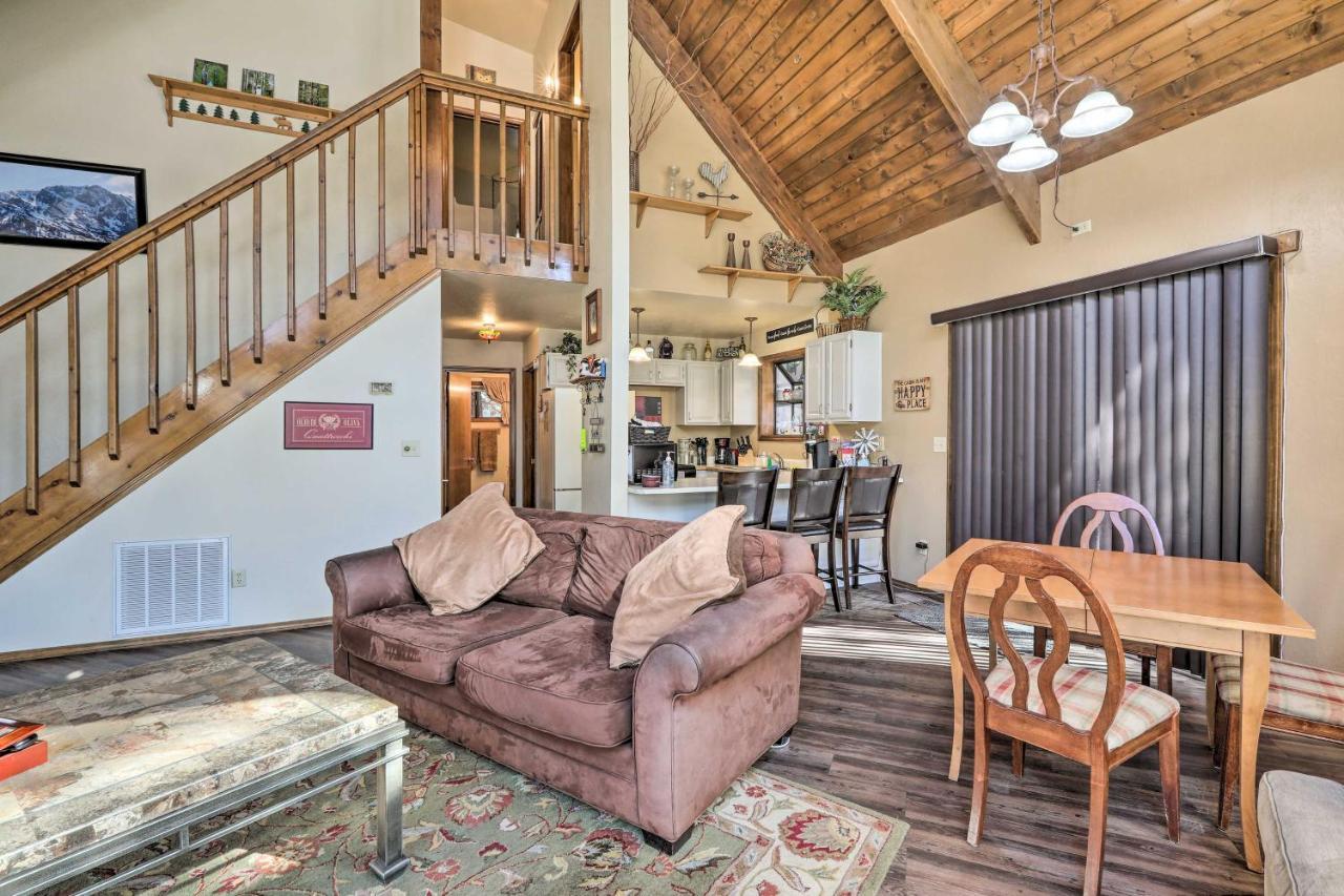 Munds Park Cabin With Fire Pit And Wraparound Porch! エクステリア 写真